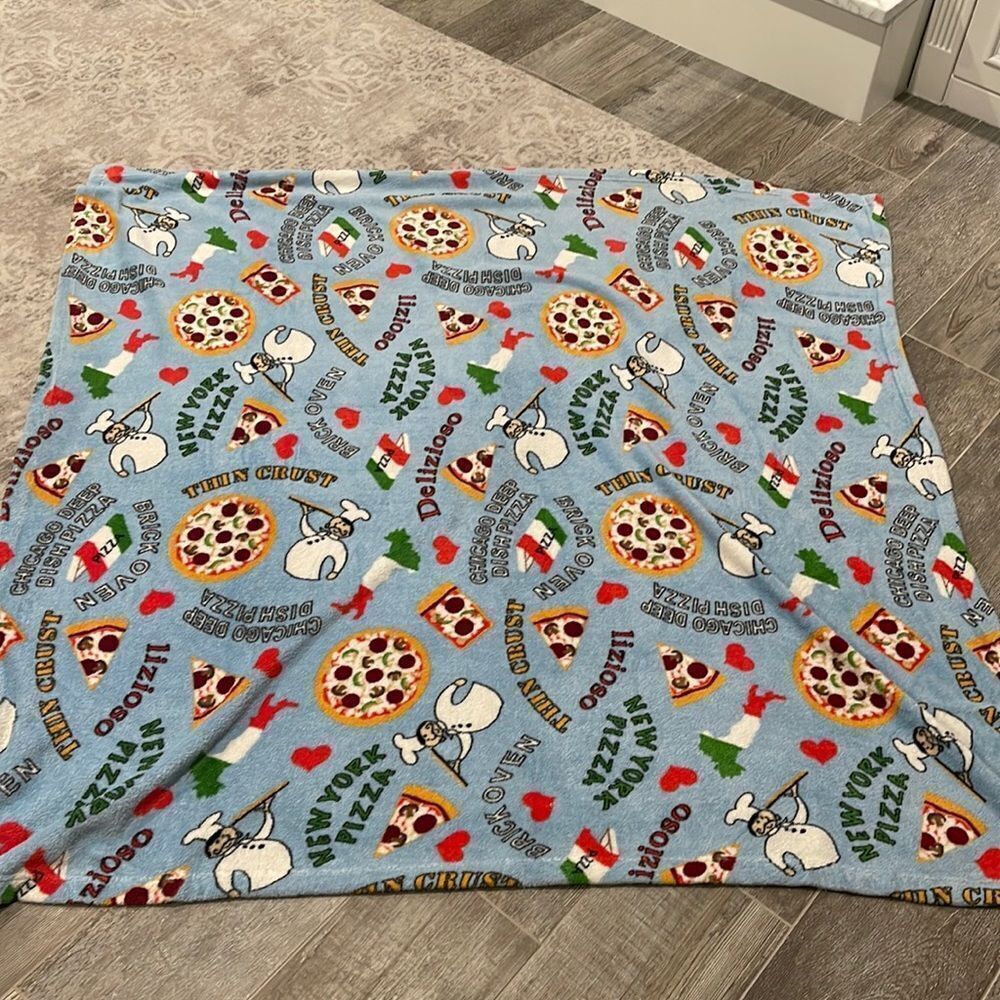 “Pizza” Cozy Throw Blanket